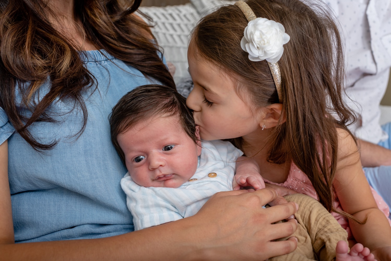 Older sister kissing newborn baby brother — Treasure Valley newborn family photography