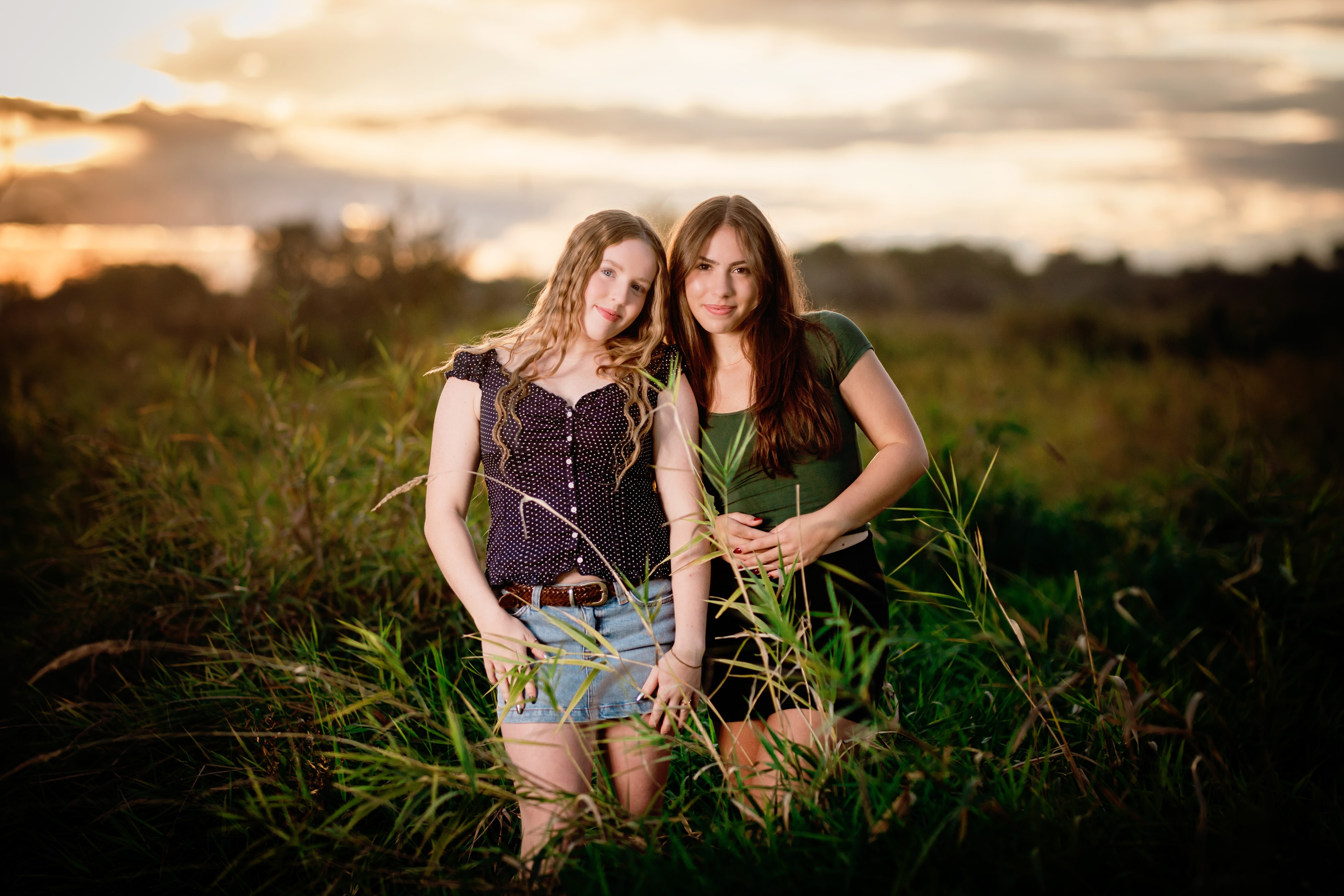 Treasure Valley senior photographer — two seniors posing in rural field