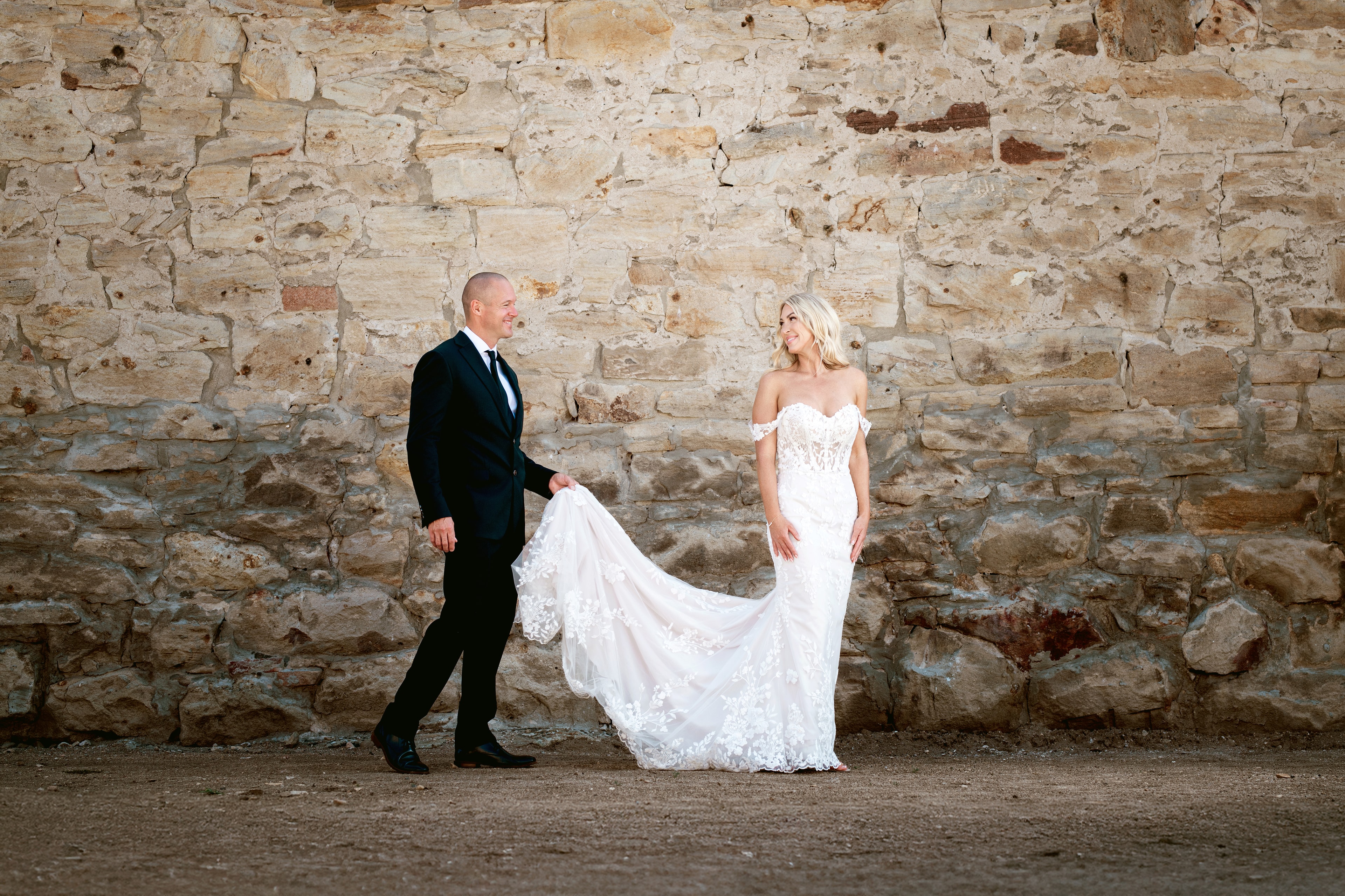 Couple exchanging vows under willow tree — Idaho wedding photographer