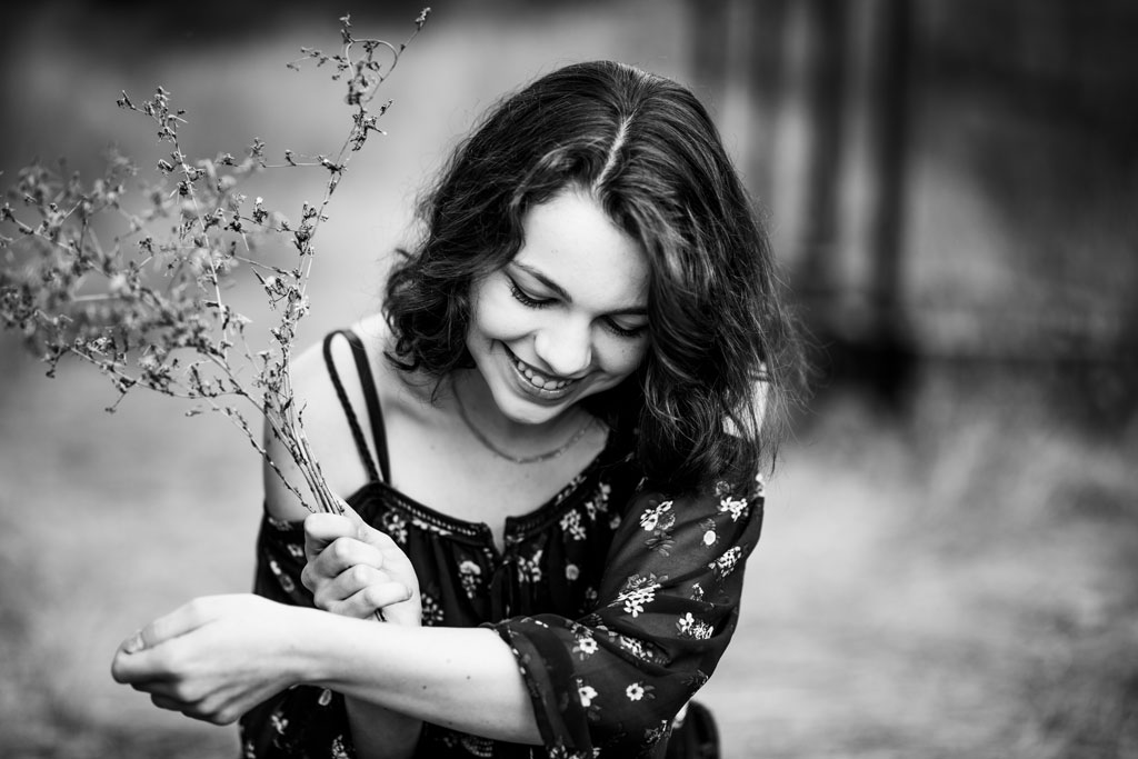 Senior portrait in black and white by Chrissy Ray – Photographer in the Treasure Valley